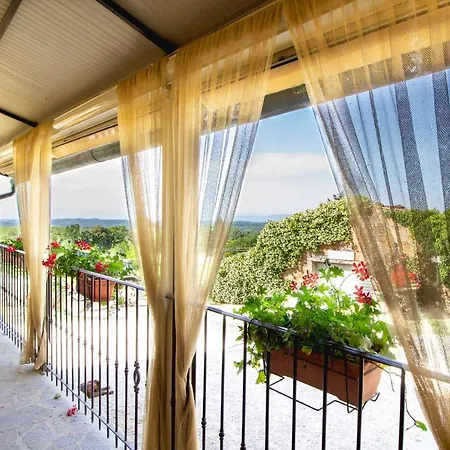 Guest house Poggio Pistolese 2*